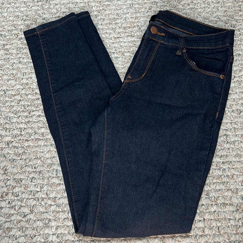 Dark wash forever 21 skinny jeans. Size 26